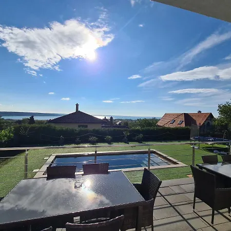 Aranyeso Apartmanhazak No.1 アパート Balatonalmádi