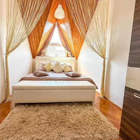 Διαμέρισμα Aranyeso Apartmanhazak No.1 Balatonalmádi