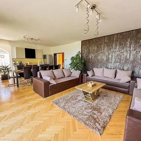 Aranyeso Apartmanhazak No.1