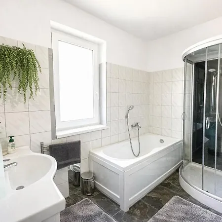 Апартаменты Aranyeso Apartmanhazak No.1 Балатональмади