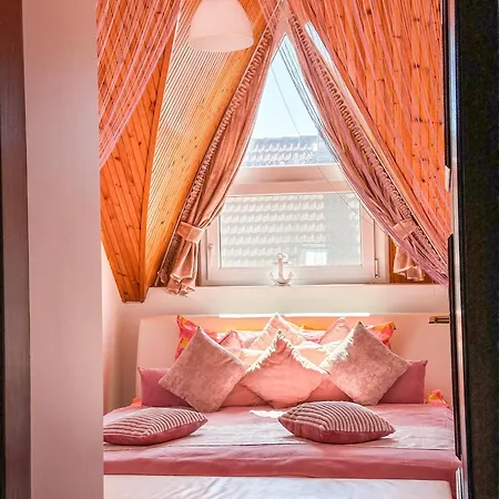 Апартаменты Aranyeso Apartmanhazak No.1 Балатональмади