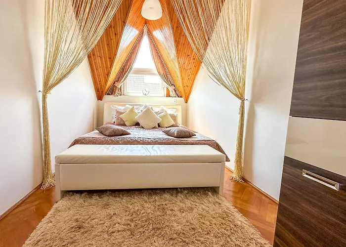 Апартаменты Aranyeso Apartmanhazak No.1 Балатональмади